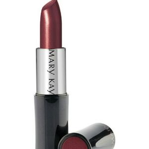 Mary Kay rogue red creme lipstick