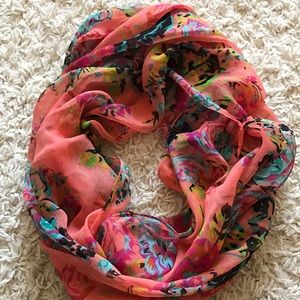 Lot of infinity scarves 💕