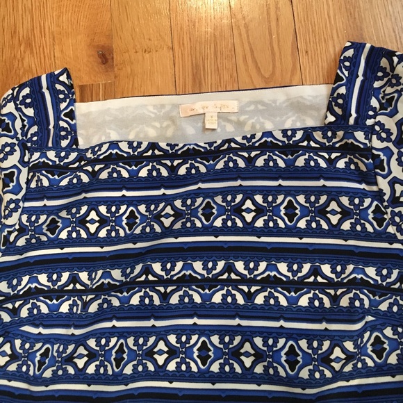Blue and white pattern blouse - Picture 2 of 6