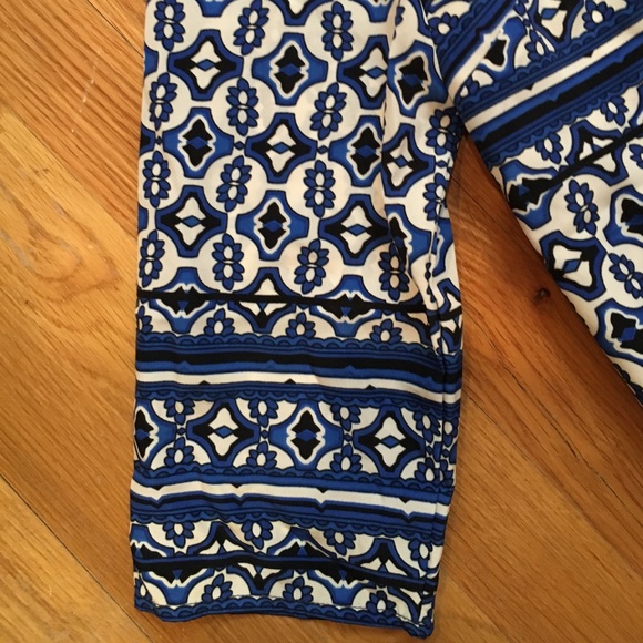 Blue and white pattern blouse - Picture 3 of 6