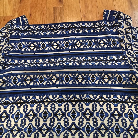 Blue and white pattern blouse - Picture 6 of 6