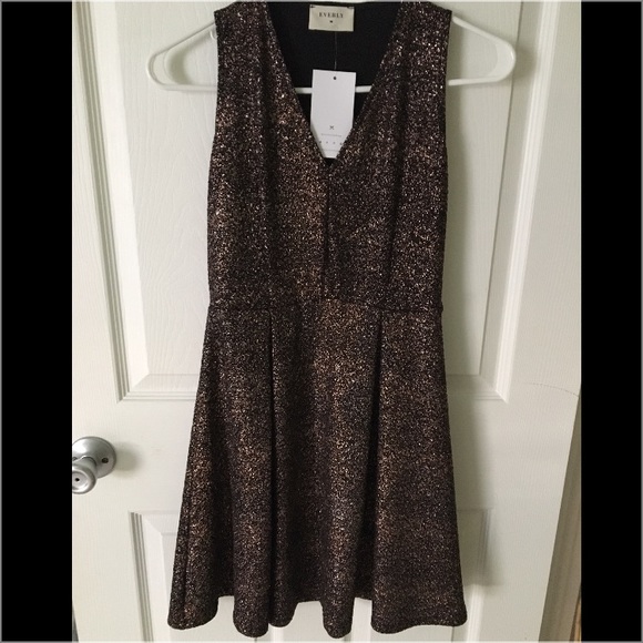 Sold.... NWT Short evening dress - Picture 2 of 6