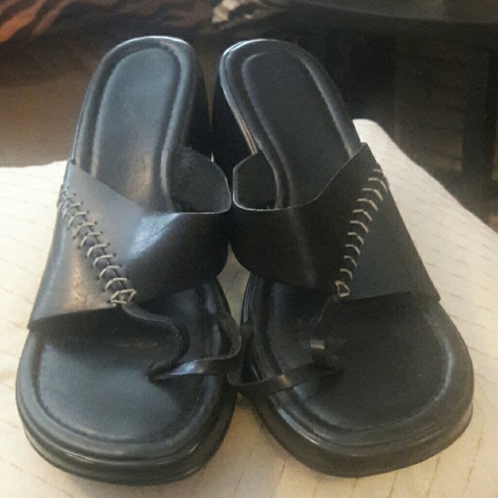Black sandals, size 10