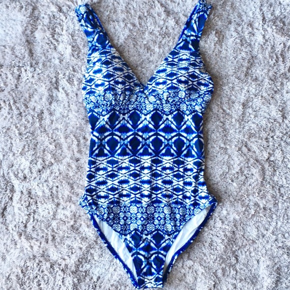 Mio Printed Crisscross-back One-piece Swimsuit - Picture 4 of 6