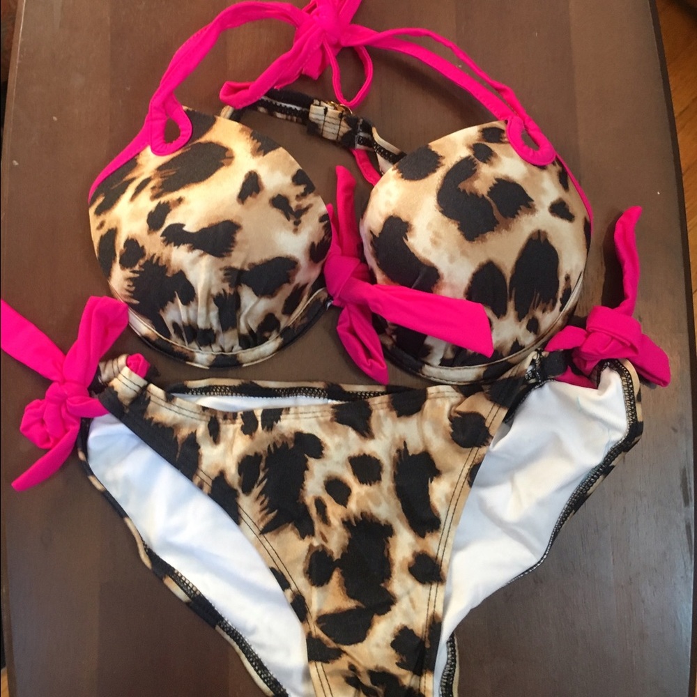 Beautiful 2 piece bathing suit