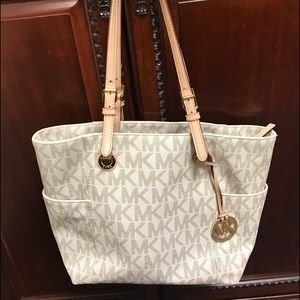 Michael Kors Jet Set Tote