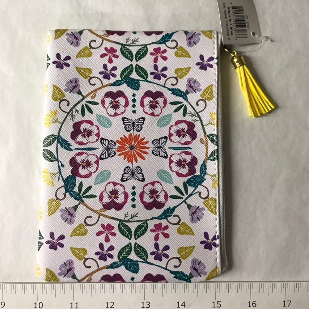 Lexington Pouch - Yellow Tassel - Picture 3 of 8