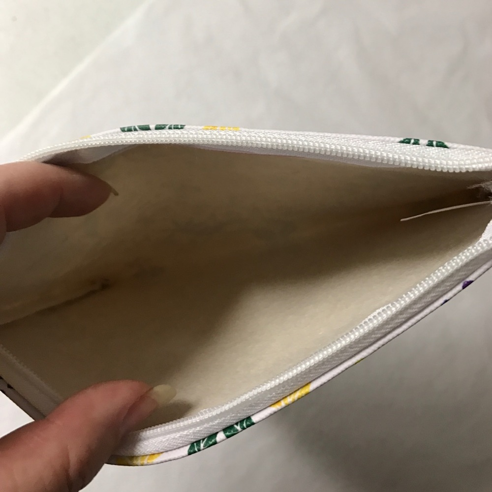 Lexington Pouch - Yellow Tassel - Picture 7 of 8