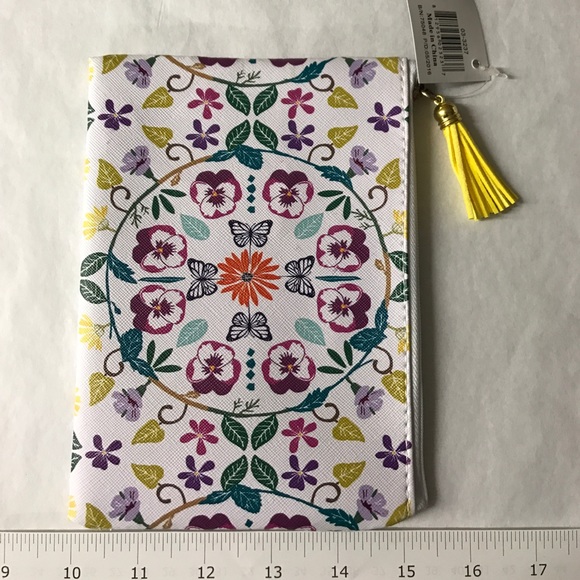 Lexington Pouch - Yellow Tassel - Picture 3 of 8