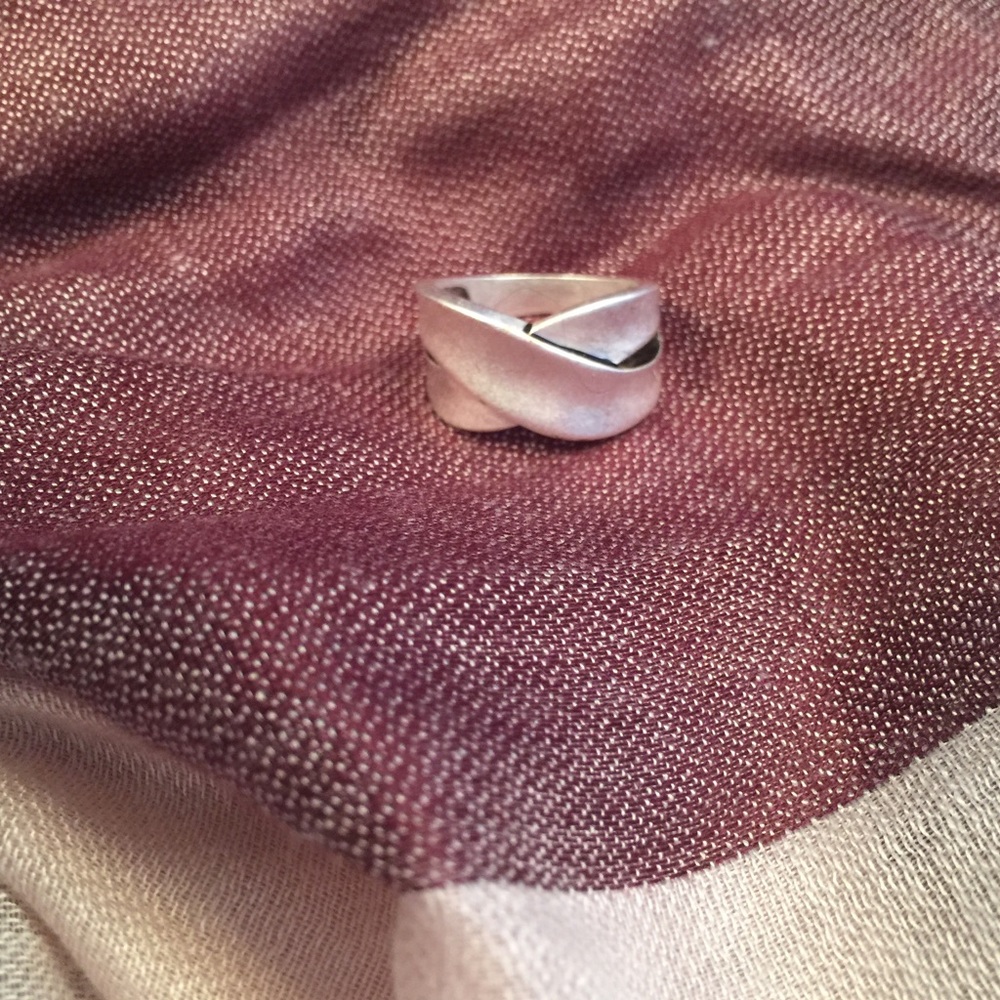 Premier Designs - Crossroads ring. Size 9