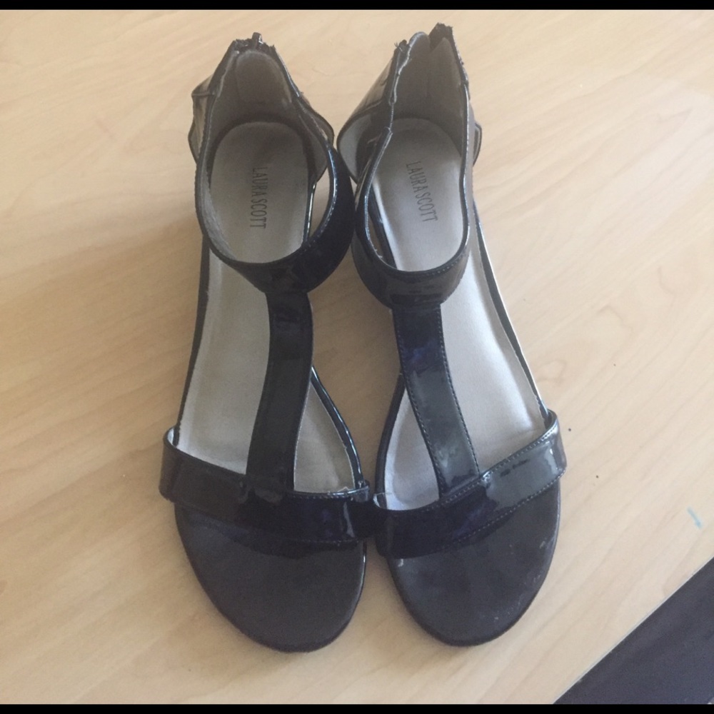 Laura Scott mini wedge