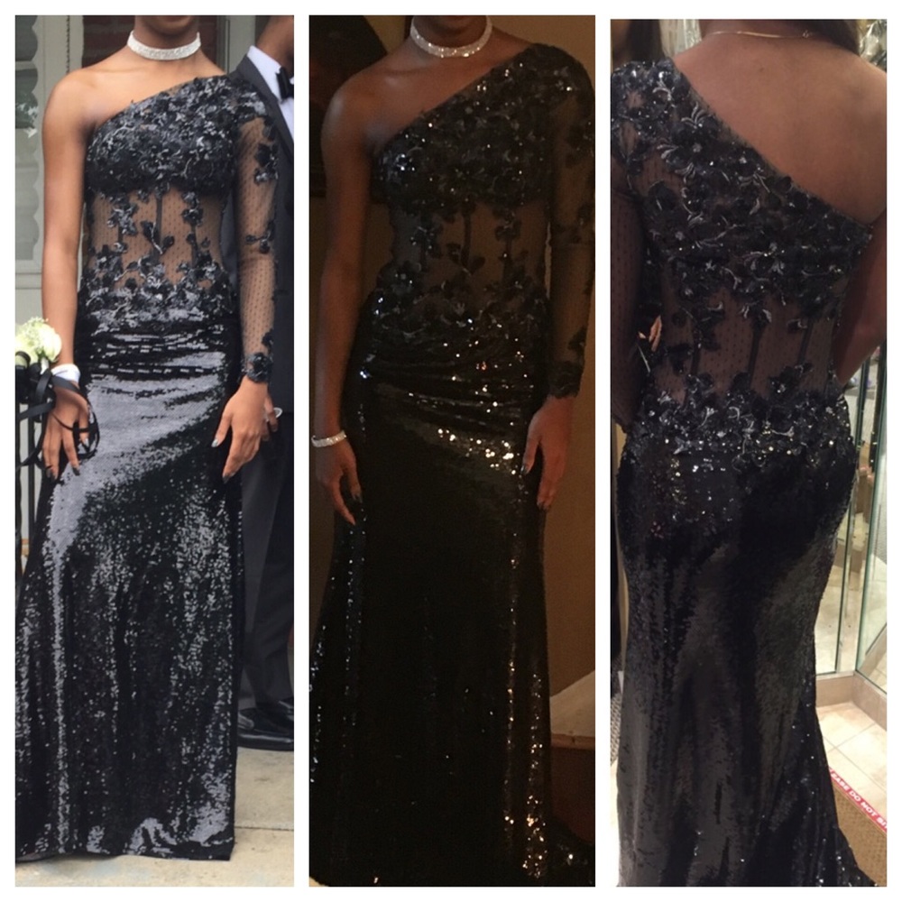 Black sequined gown - Size 0 - worn once
