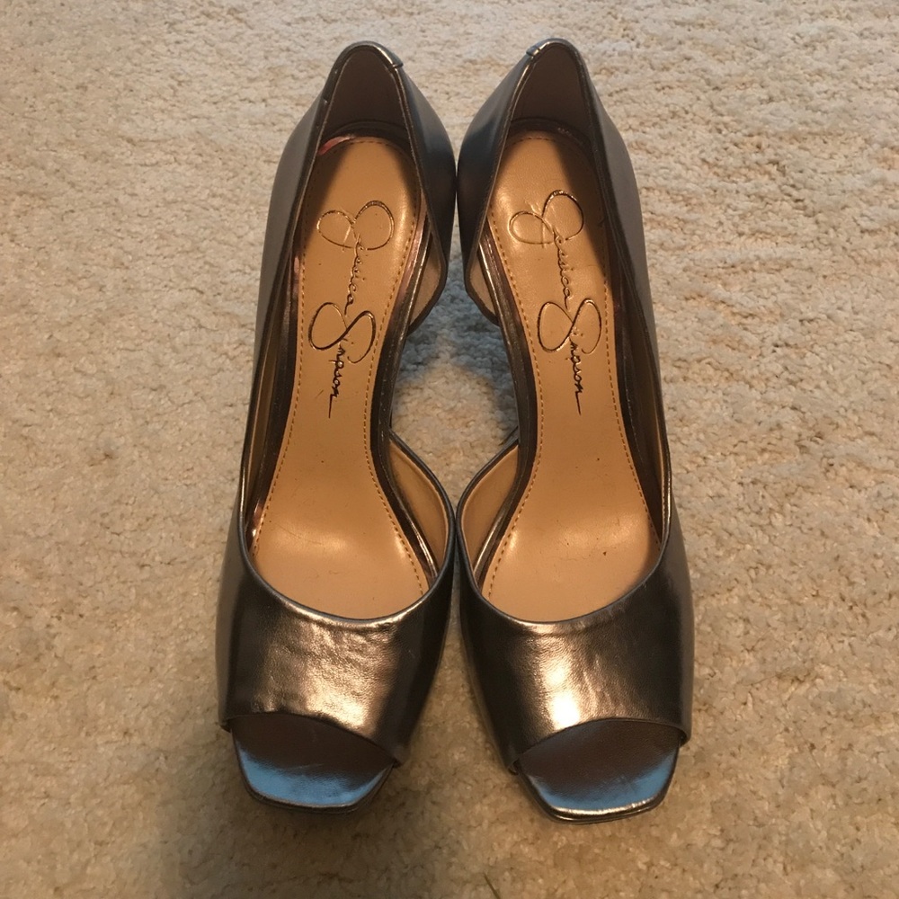 Jessica Simpson pumps