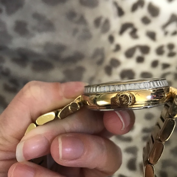 ✨AUTHENTIC✨ Michael kors watch gold with crystals main image 4