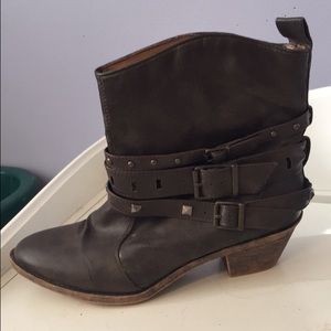 Brown boots, size 8
