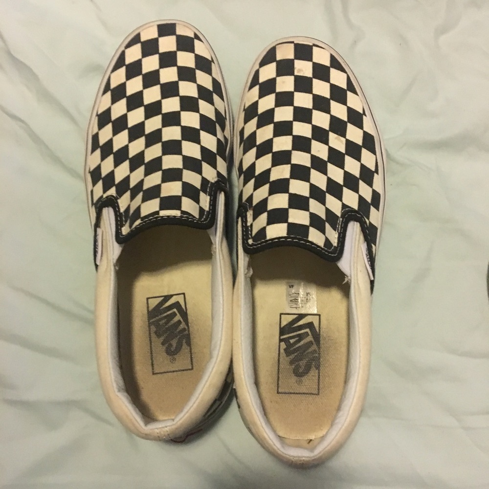 Checkered slip on vans 🖤