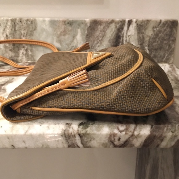 + SOLD + YVES SAINT LAURENT YSL Highland Bag Purse - Picture 3 of 8