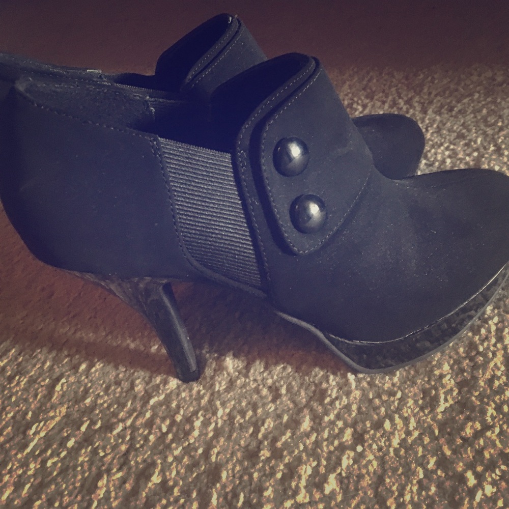 Unlisted never been worn booties