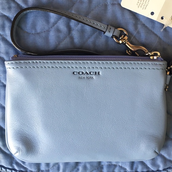 ❌SOLD❌ Coach Legacy Motif Small Wristlet - Picture 2 of 4