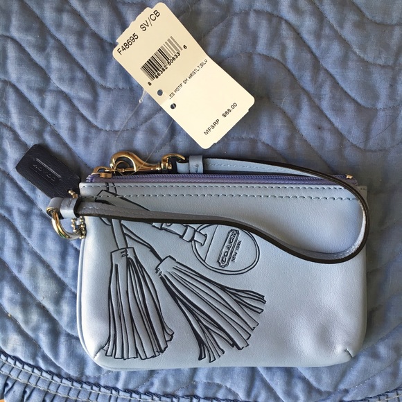 ❌SOLD❌ Coach Legacy Motif Small Wristlet - Picture 4 of 4