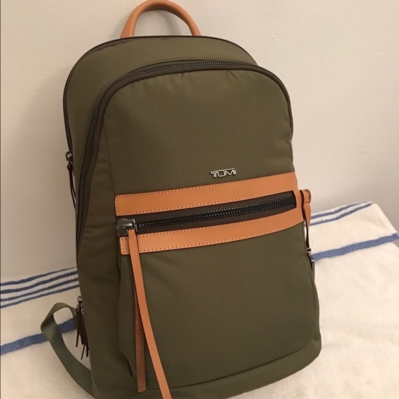 Tumi Dean Unisex Backpack Green/Tan Verona NWT Amazon.com: TUMI(トゥミ) Women main image 3