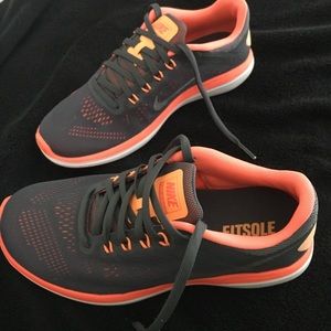 NIKE Flex 2016 Run - Dark Grey/ Mango/ White 6.5