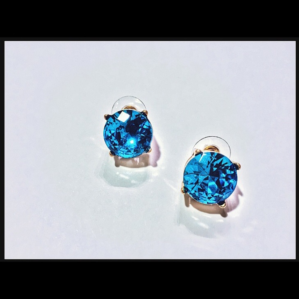 ✨OMG‼️ Gorgeous Earrings (Large Glass Stone Studs)