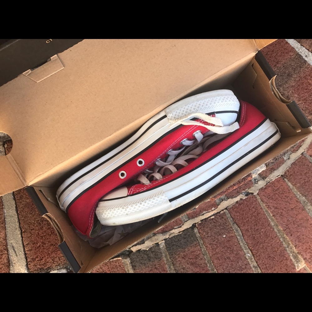 CONVERSE red unisex shoe, 5.5 men's, 7.5 women's.