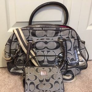 Coach shoulder or tote purse w/ mini clutch