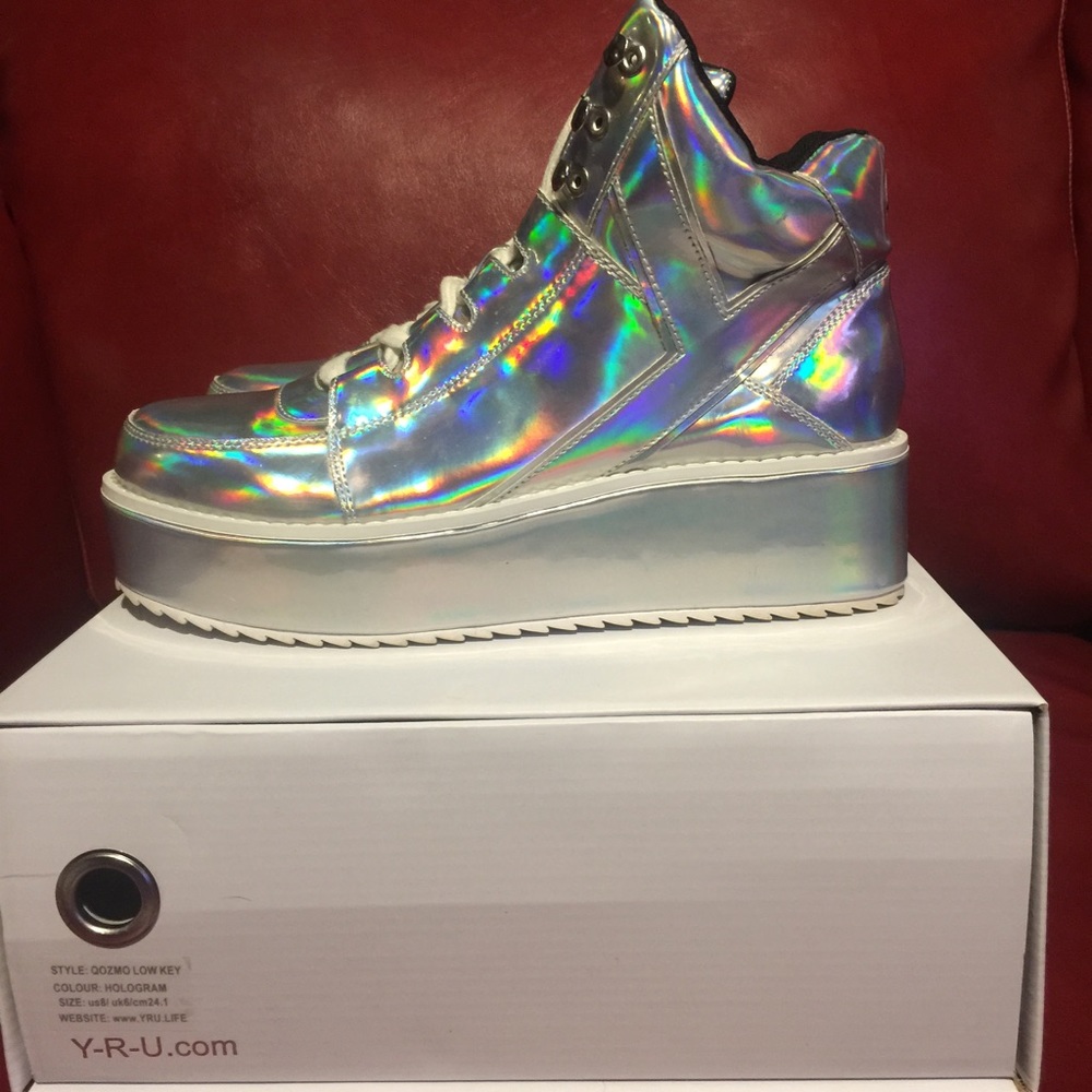 YRU QOZMO Low Key Hologram Platform Shoes Sneakers