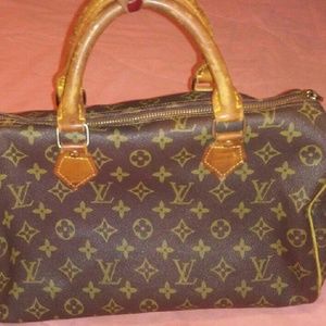 Louis lv speedy price reflects authenticity? Idk