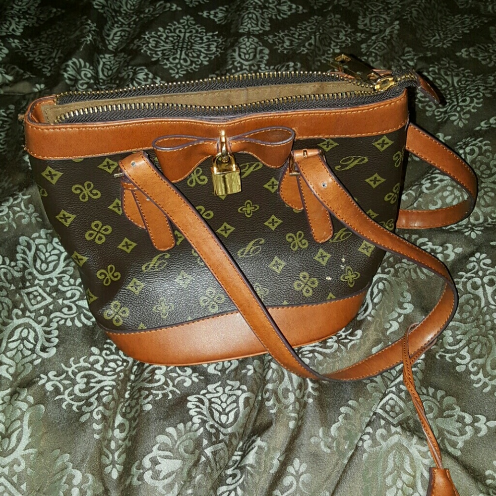 Medium handbag