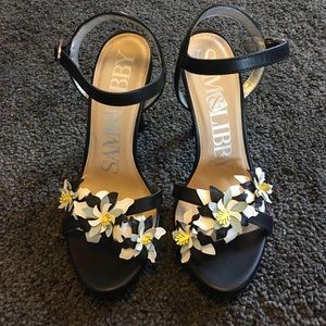 Sam & Libby flower sandal