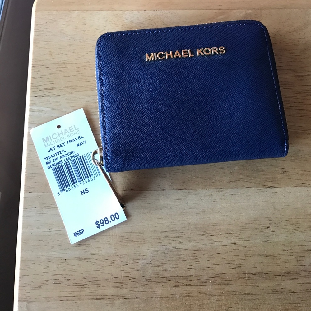 Slightly used Michael Kors Compact Jet Set Wallet