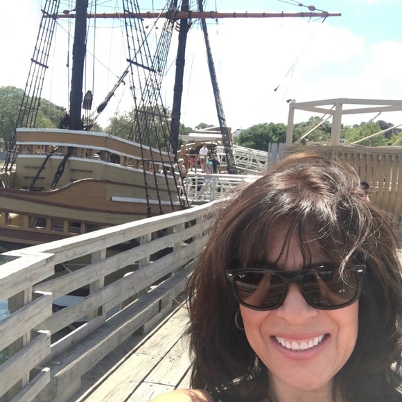 Meet your Posher, Veronica - Picture 1 of 1