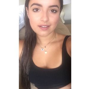 Meet your Posher, Cassandra