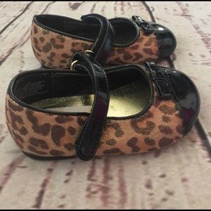 Leopard print infant shoes.