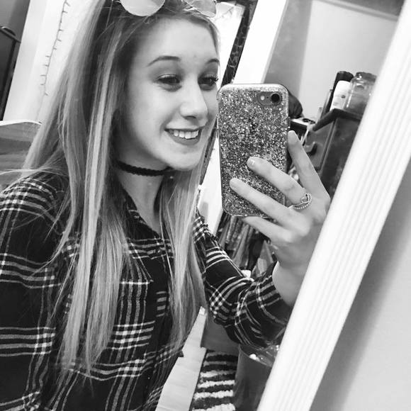 Meet your Posher, Tori - Picture 1 of 1