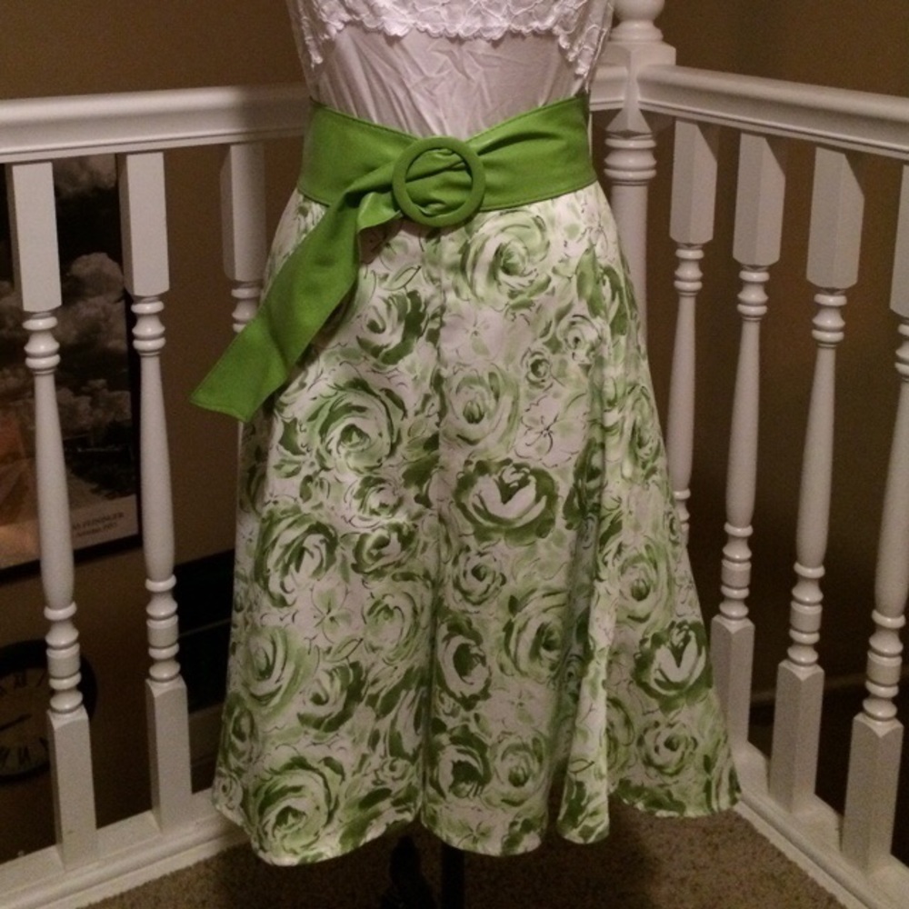 EUC Spring Green Print Skirt 14