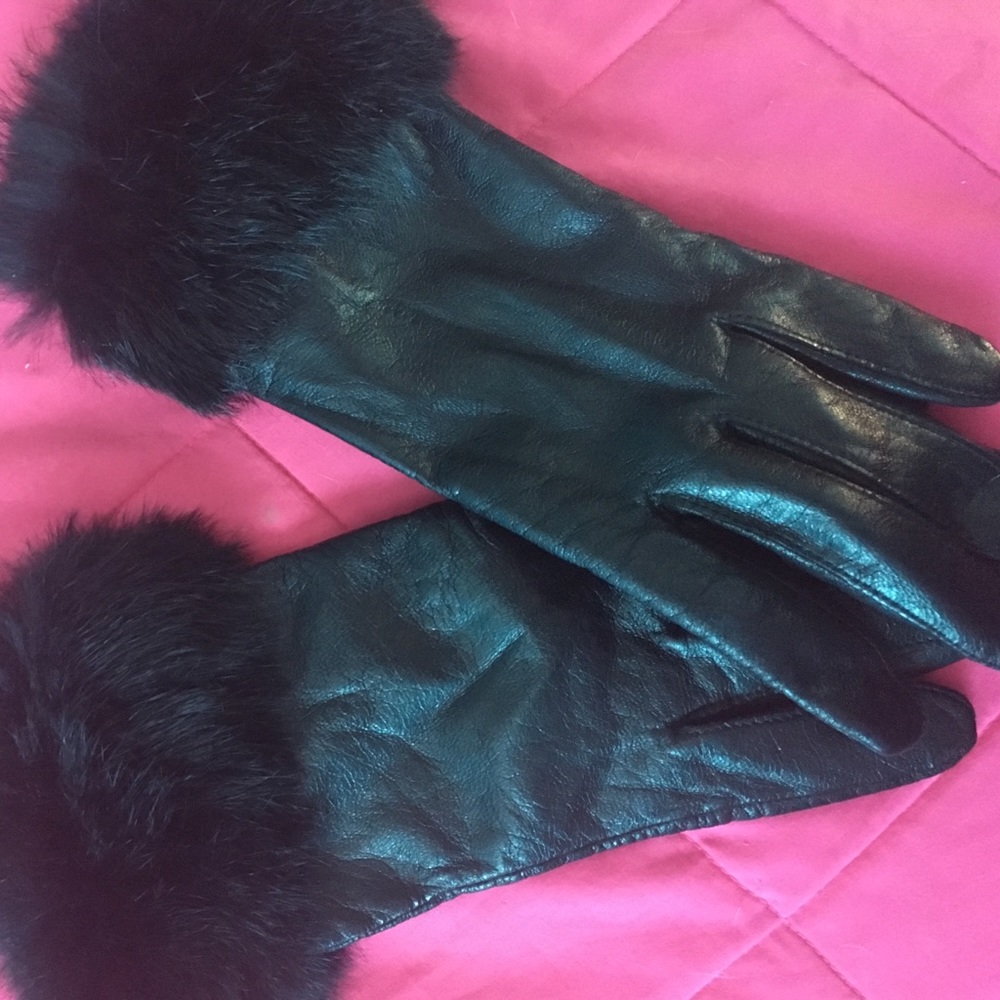 Black gloves with matching scarf