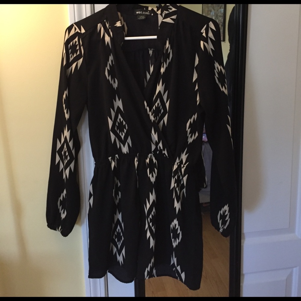 Aztec black super cute romper!