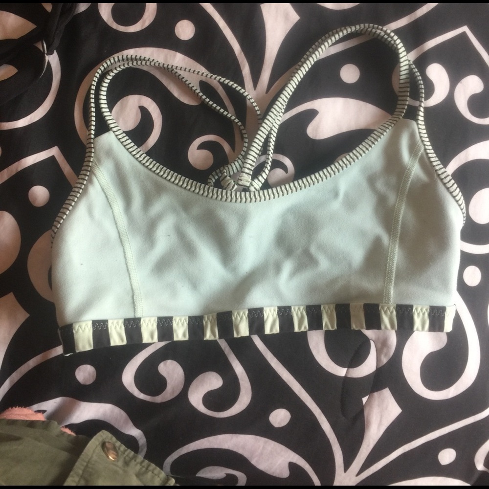 Lululemon sports bra