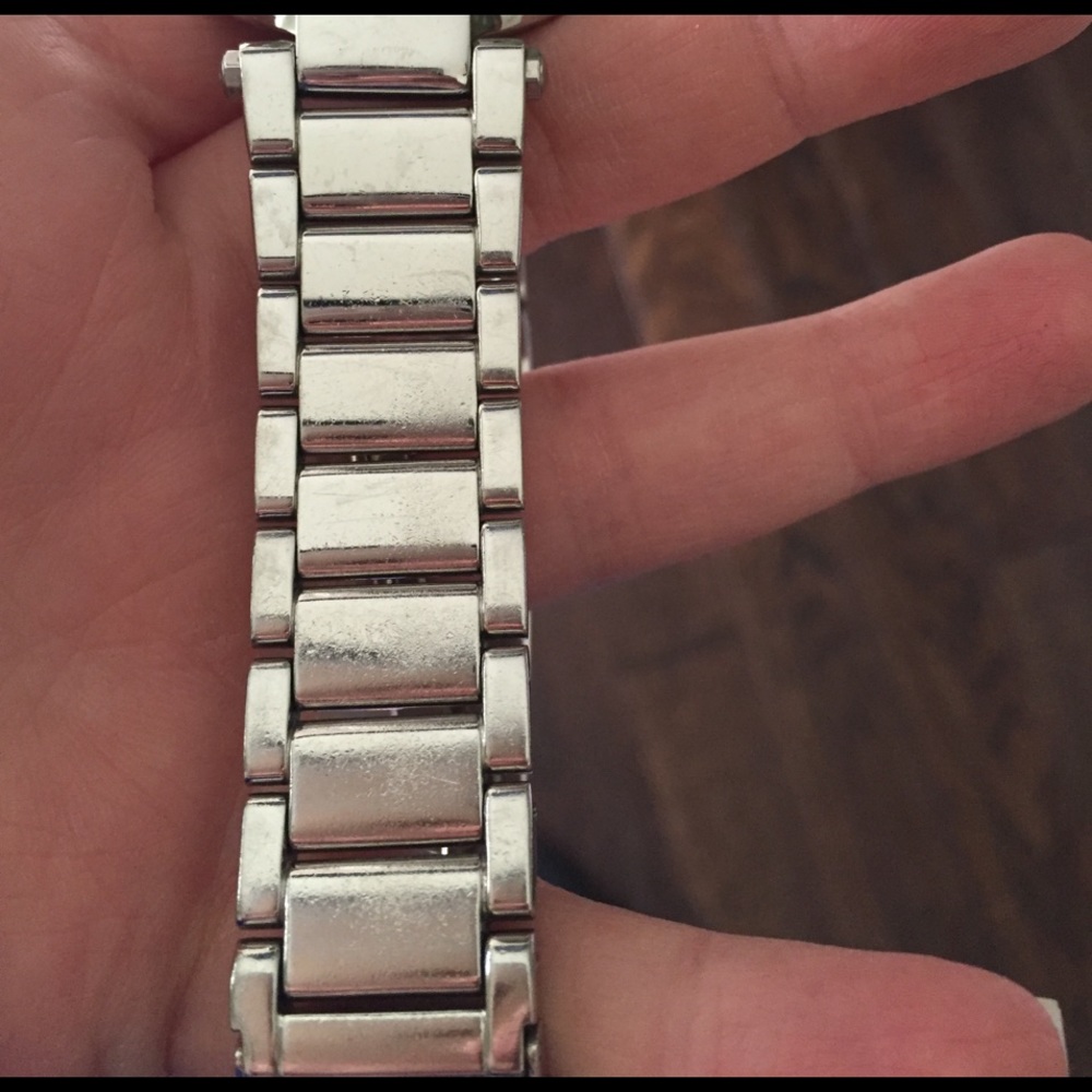 Beautiful Michael Kors Silver Parker watch - Picture 4 of 4