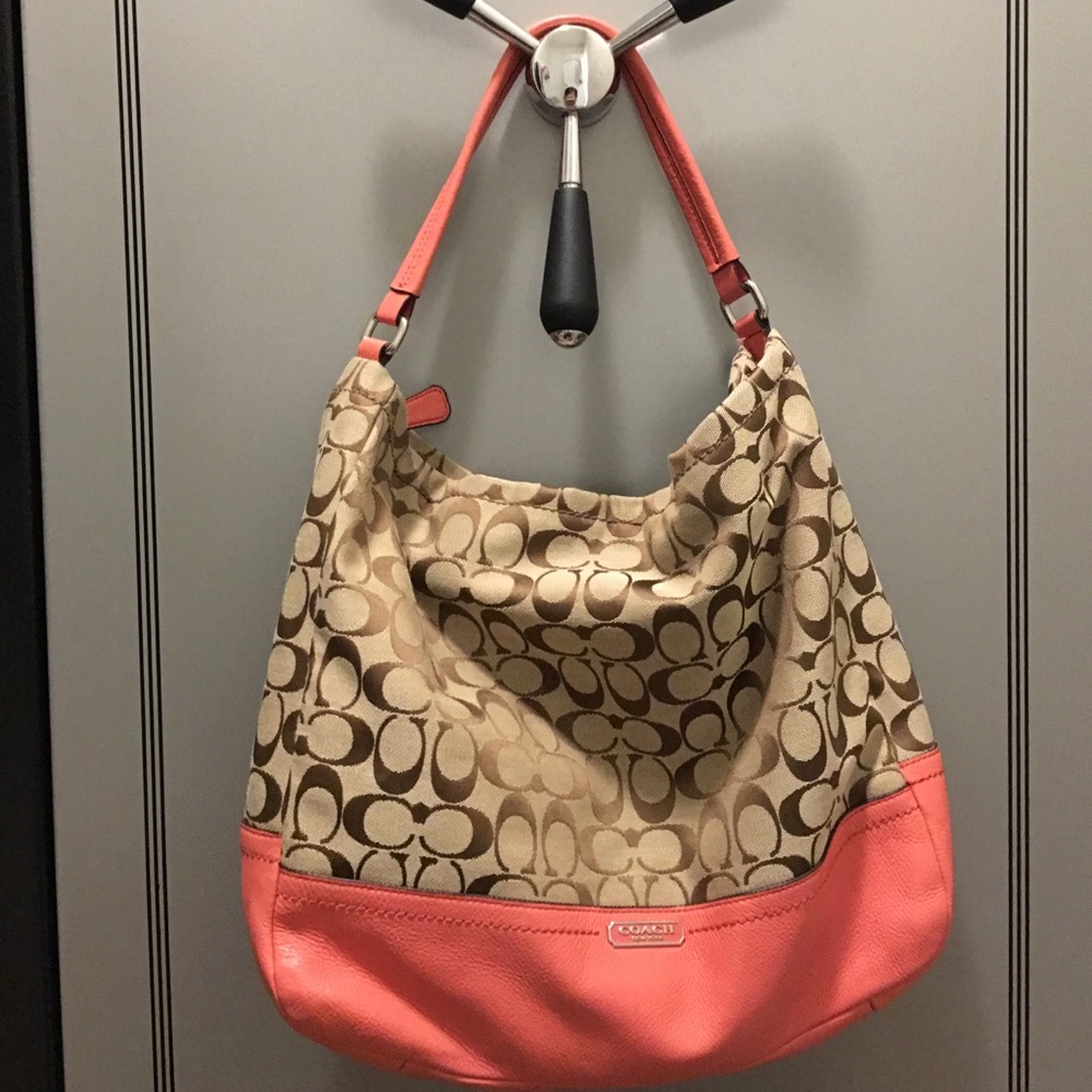 Coach Purse with optional shoulder strap.