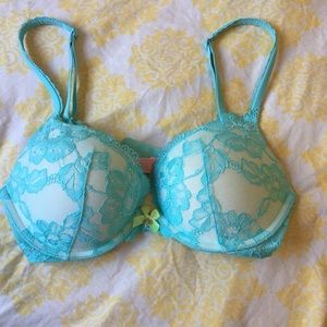 VS 32D bra
