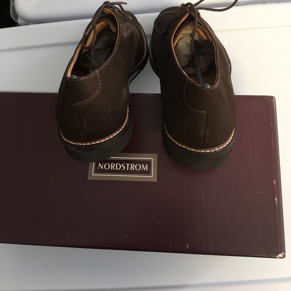 Men Shoe - Picture 4 of 5