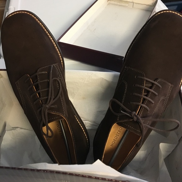 Men Shoe - Picture 2 of 5