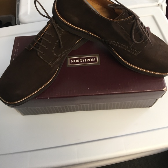 Men Shoe - Picture 3 of 5