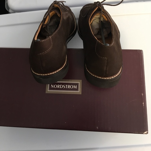 Men Shoe - Picture 4 of 5