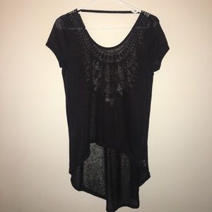 Black top perfect for spring/summer!